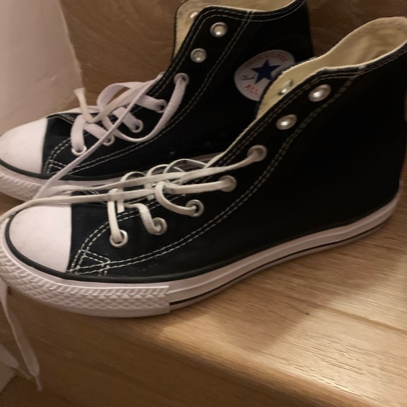 Tons of shoes - Picture 12 of 14